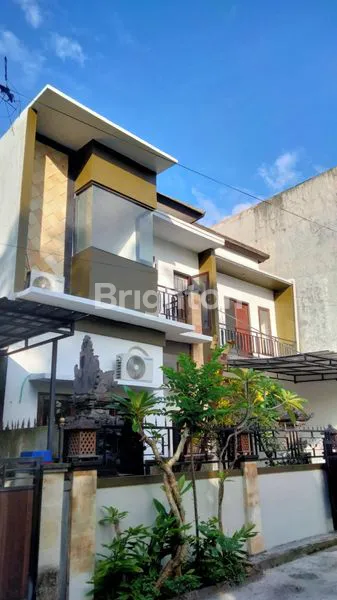 RUMAH MINIMALIS CANTIK LANTAI 2 DENGAN 4 KAMAR TIDUR FREE AC & WATER HEATER DI DAUH PEKEN KOTA TABANAN 