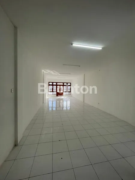 image DIJUAL RUKO 3 LANTAI DI JL. BULUH INDAH – LOKASI STRATEGIS & BANGUNAN SIAP PAKAI (3)