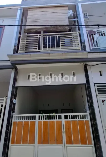 image RUMAH SEMI FURNISH, LEBAK, KENJERAN. KARANG EMPAT, PAKUWON CITY, PLOSO, 3 LANTAI, BEBAS BANJIR (1)