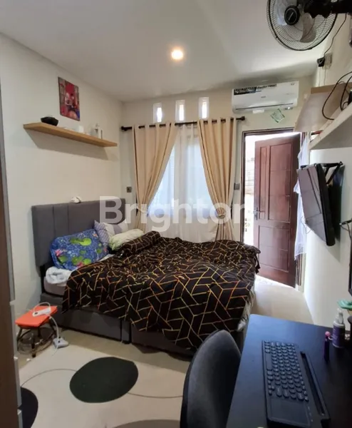 image RUMAH SEMI FURNISH, LEBAK, KENJERAN. KARANG EMPAT, PAKUWON CITY, PLOSO, 3 LANTAI, BEBAS BANJIR (2)