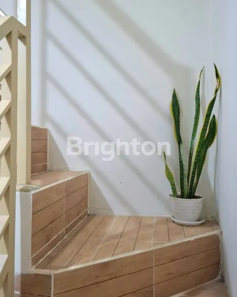 image RUMAH SEMI FURNISH, LEBAK, KENJERAN. KARANG EMPAT, PAKUWON CITY, PLOSO, 3 LANTAI, BEBAS BANJIR (3)