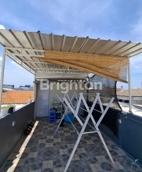 image RUMAH SEMI FURNISH, LEBAK, KENJERAN. KARANG EMPAT, PAKUWON CITY, PLOSO, 3 LANTAI, BEBAS BANJIR (7)