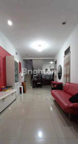 RUMAH NYAMAN DI TAMAN HOLIS INDAH