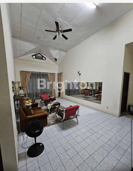 image RUMAH CANTIK TERAWAT SIIAP HUNI LOKASI STRATEGIS REMPOA TANGERANG  (3)