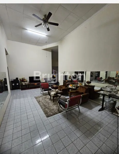 image RUMAH CANTIK TERAWAT SIIAP HUNI LOKASI STRATEGIS REMPOA TANGERANG  (4)