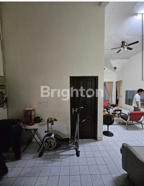 image RUMAH CANTIK TERAWAT SIIAP HUNI LOKASI STRATEGIS REMPOA TANGERANG  (7)