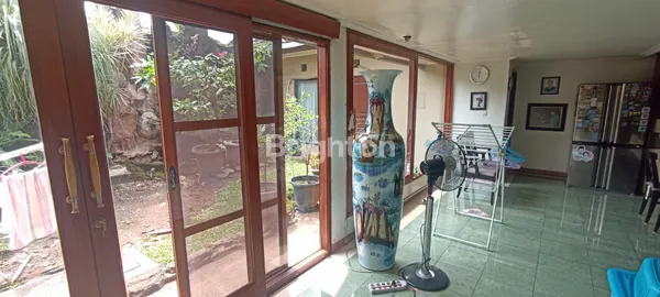 image RUMAH ASRI DI LOKASI STRATEGIS PINGGIR JALAN BSD (3)