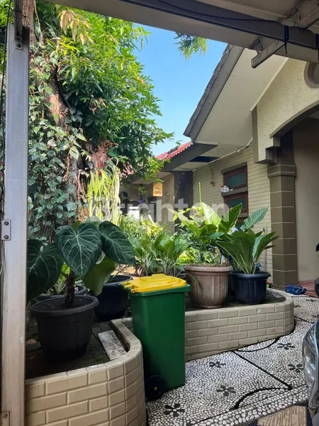 image RUMAH ASRI DI LOKASI STRATEGIS PINGGIR JALAN BSD (5)