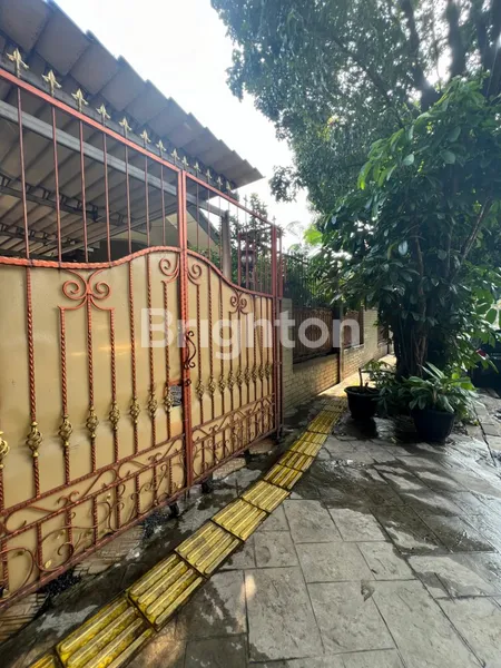 image RUMAH ASRI DI LOKASI STRATEGIS PINGGIR JALAN BSD (1)