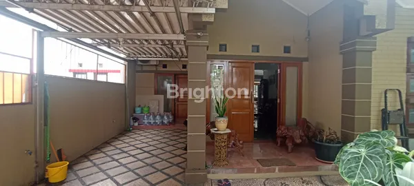 image RUMAH ASRI DI LOKASI STRATEGIS PINGGIR JALAN BSD (2)