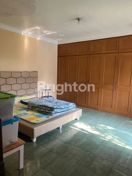 image RUMAH ASRI DI LOKASI STRATEGIS PINGGIR JALAN BSD (4)