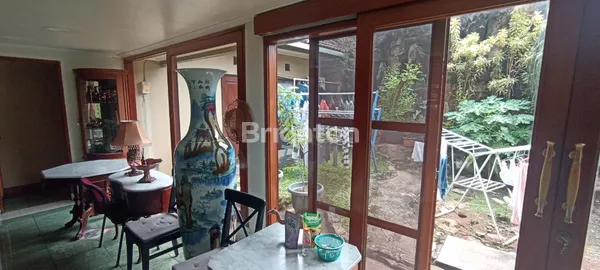 image RUMAH ASRI DI LOKASI STRATEGIS PINGGIR JALAN BSD (5)