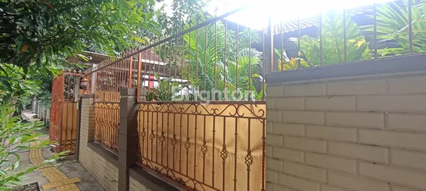 image RUMAH ASRI DI LOKASI STRATEGIS PINGGIR JALAN BSD (8)