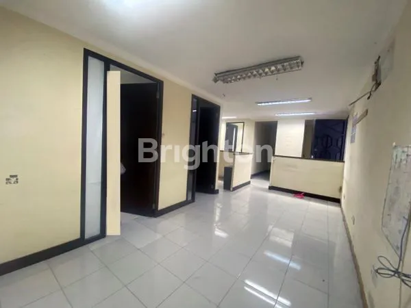 image ISTIMEWA RUMAH COCOK UNTUK BANK DI SLAMET RIYADI (4)