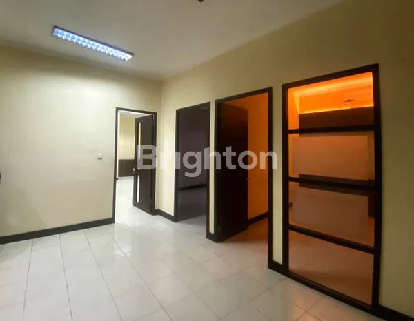 image ISTIMEWA RUMAH COCOK UNTUK BANK DI SLAMET RIYADI (3)