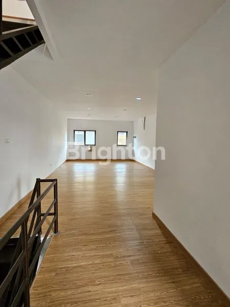 image RUKO 3 LANTAI DI AREA STRATEGIS DI DALAM KOMPLEK RUKO BSD DEKAT BSD PLAZA, BSD SERPONG, TANGERANG SELATAN, BANTEN (7)