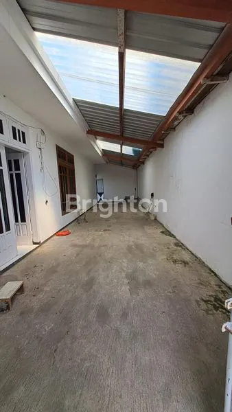 image RUMAH LUAS DEKAT SEKOLAH HWA IND DI JL. BOROBUDUR MALANG (7)