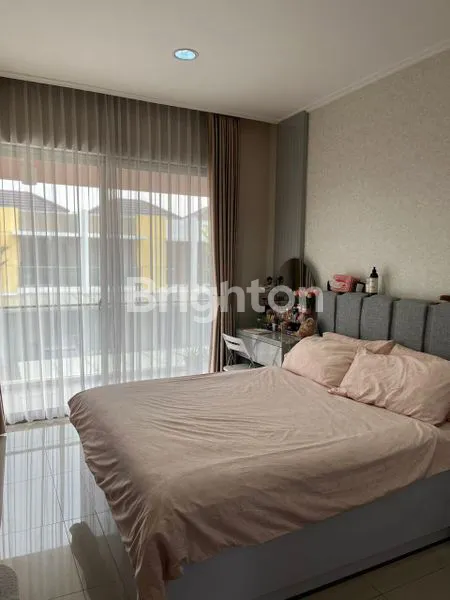 image RUMAH SIAP HUNI PIK2 TAHAP DEPAN 9X15 FULL FURNISHED RAPI (3)