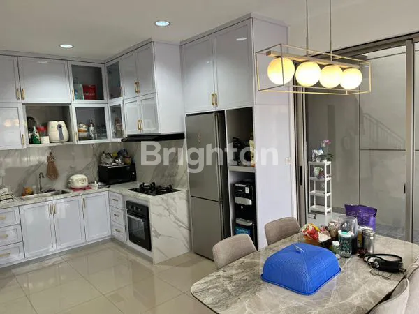 image RUMAH SIAP HUNI PIK2 TAHAP DEPAN 9X15 FULL FURNISHED RAPI (2)