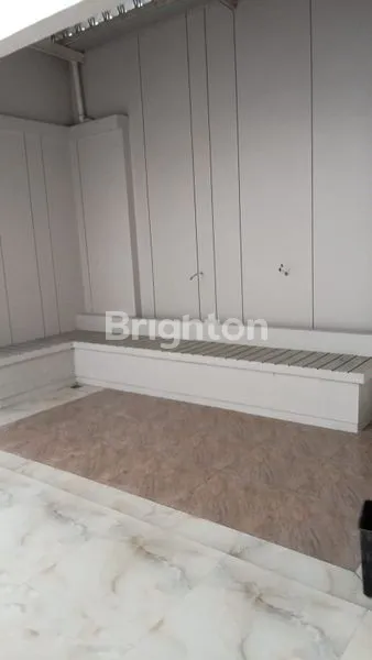 image RUMAH BANGUNAN MANDIRI 2 LANTAI HADAP TAMAN DI BSD CITY (4)