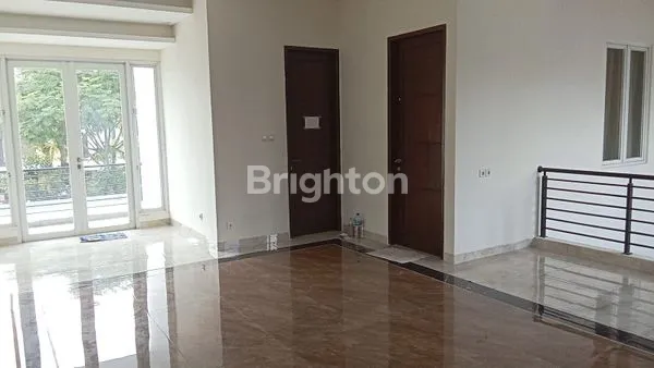 image RUMAH BANGUNAN MANDIRI 2 LANTAI HADAP TAMAN DI BSD CITY (1)