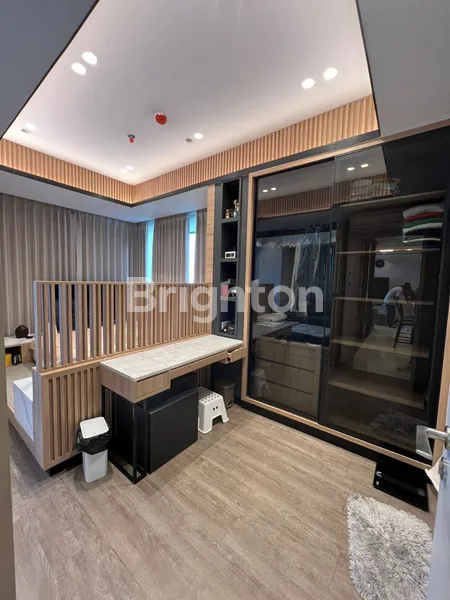 image MINIMALIS TROPIS APARTEMENT GRAND SUNGKONO LAGOON TOWER CASPIAN 3 BEDROOM ADA PRIFAT LIFT INTERIOR MEWAH  (6)