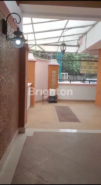 image RUMAH HOOK 2,5 LANTAI TANJUNG DUREN SEMIFURNISH (1)