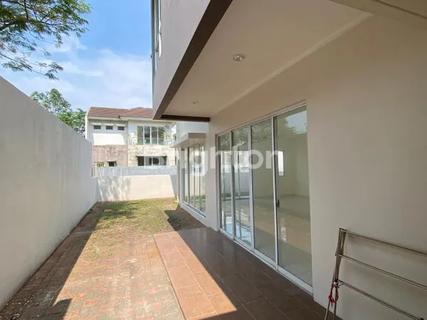 image RUMAH 2 LANTAI DE CAJUPUTI DE PARK BSD LIKE BRAND NEW (2)