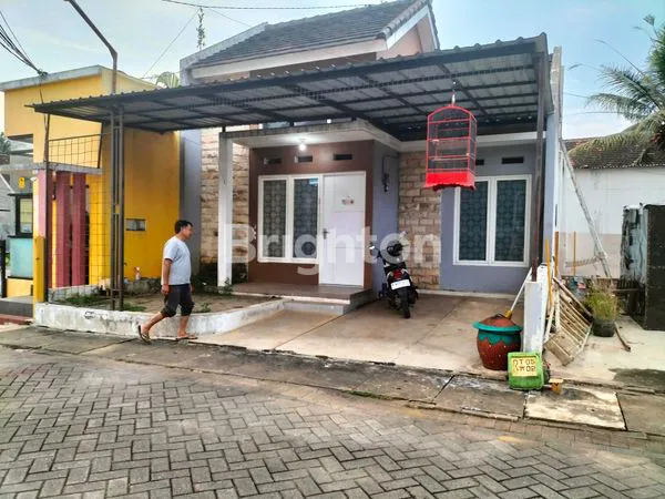 image DIJUAL MURAH RUMAH 3 KAMAR ,PERUMAHAN D PREMIER PARK KOTA KEPANJEN. (3)