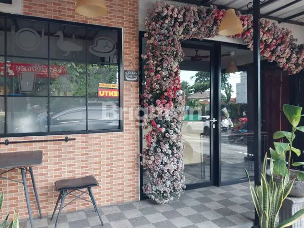 RESTO LOKASI STRATEGIS PINGGIR JALAN RAYA