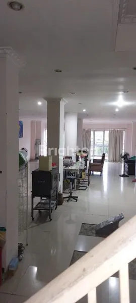 image BANGUNAN KOMERSIAL 3,5 LANTAI STRATEGIS DI DEKAT RS NGOERAH (4)