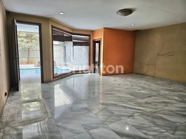 image RUMAH MEWAH DILENGKAPI KOLAM RENANG DI BENDUNGAN HILIR (2)