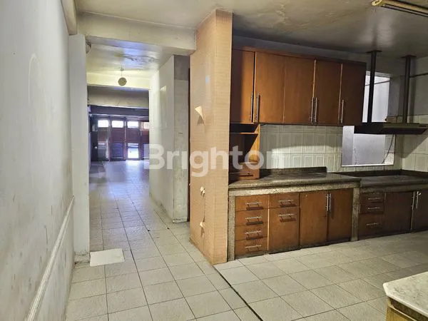 image RUMAH MEWAH DILENGKAPI KOLAM RENANG DI BENDUNGAN HILIR (5)