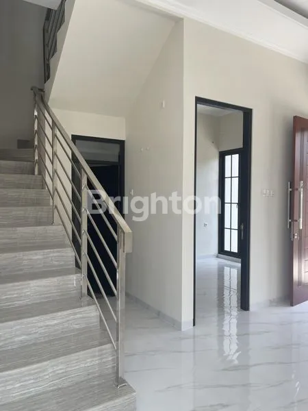 image RUMAH BARUK DUA LANTAI DIJUAL CEPAT (5)