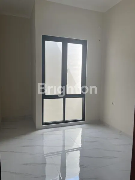 image RUMAH BARUK DUA LANTAI DIJUAL CEPAT (7)