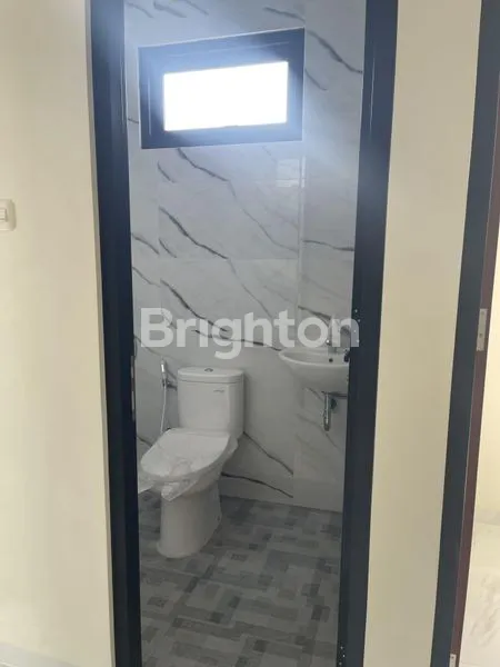 image RUMAH BARUK DUA LANTAI DIJUAL CEPAT (8)