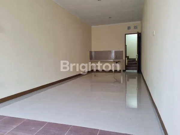 image RUMAH 3 LANTAI DI CENGKARENG (3)