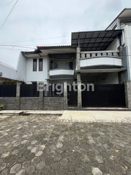 RUMAH 2 LANTAI NYAMAN TERAWAT DEKAT MALL DI BUAH BATU