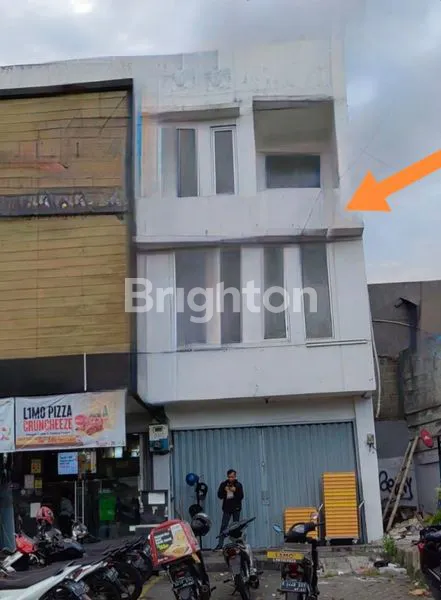 RUKO 3 LANTAI  POSISI STRATEGIS RAMAI