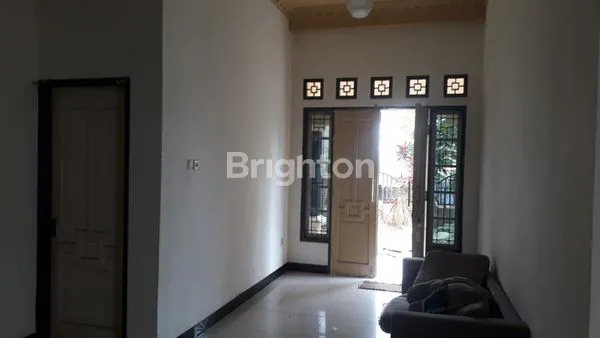 image RUMAH STRATEGIS DUA LANTAI POSISI HOOK DI BSD  (3)