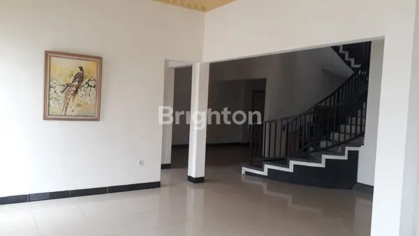 image RUMAH STRATEGIS DUA LANTAI POSISI HOOK DI BSD  (6)