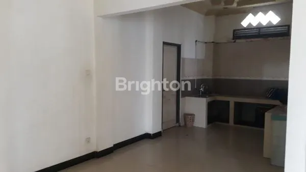 image RUMAH STRATEGIS DUA LANTAI POSISI HOOK DI BSD  (4)