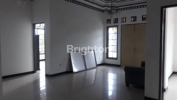 image RUMAH STRATEGIS DUA LANTAI POSISI HOOK DI BSD  (5)