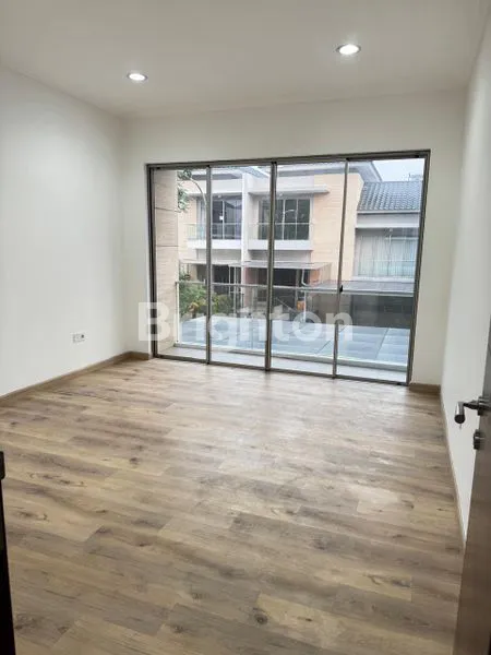 image RUMAH MEWAH CLUSTER SERENADE PANTAI INDAH KAPUK, AKSES TOL BEBAS MACET (8)