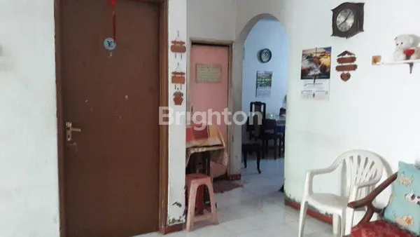 image RUMAH RENOVASI SIAP HUNI DEKAT PASAR,EXIT TOL 15 MENIT,ROW JALAN 7M DENGAN LINGKUNGAN RAMAH (1)