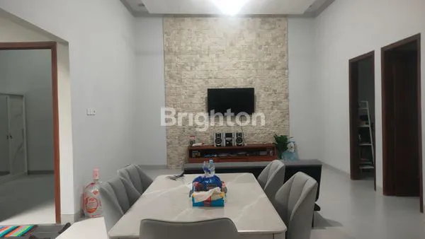 image RUMAH CANTIK LOKASI STRATEGIS NGRONGGO KOTA KEDIRI (3)