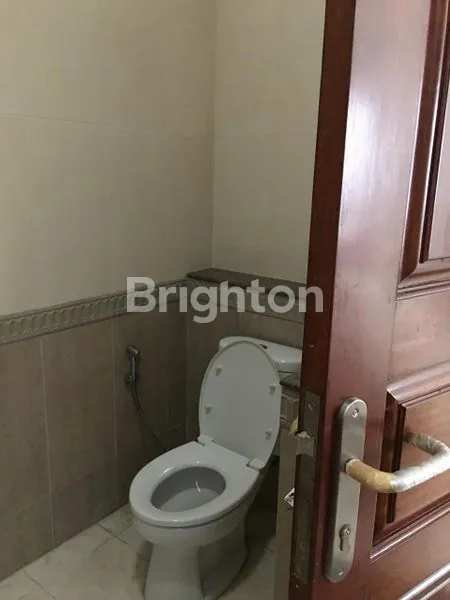 image RUMAH 2 LANTAI DI BABATAN PRATAMA WIYUNG (5)