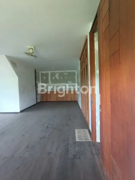 image RUMAH DENGAN LAHAN LUAS 25X40 (2)