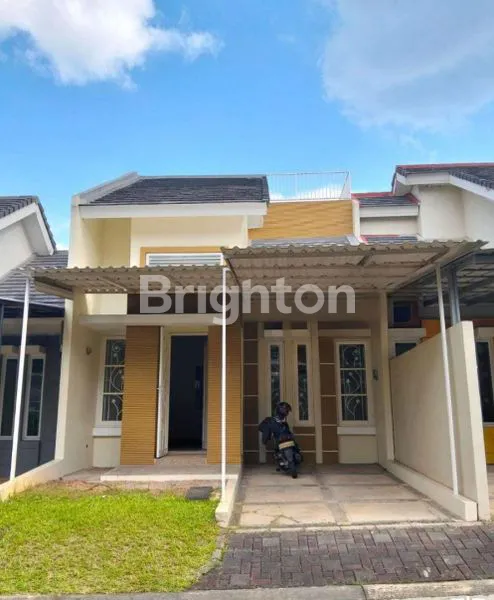 RUMAH 1 1/2 LANTAI SIAP HUNI DI DALAM CLUSTER LEGENDA WISATA CIBUBUR, GUNUNG PUTRI, BOGOR, JAWA BARAT