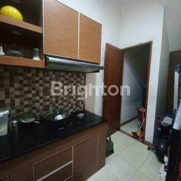 image RUMAH BAGUS SIAP HUNI 2 LANTAI (4)